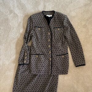St. John Patterned Blazer with Gold Buttons in EUC Sz 8